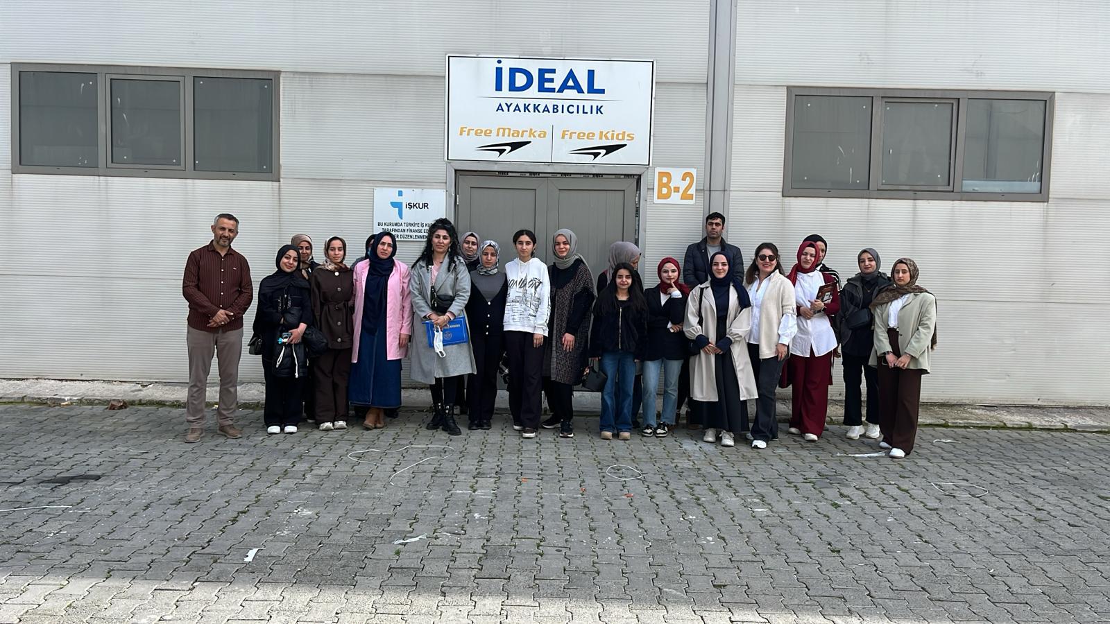 Tekstil, Giyim, Ayakkabı ve Deri Bölümü Öğrencileri İDEAL AYAKKABI Firması Ziyareti